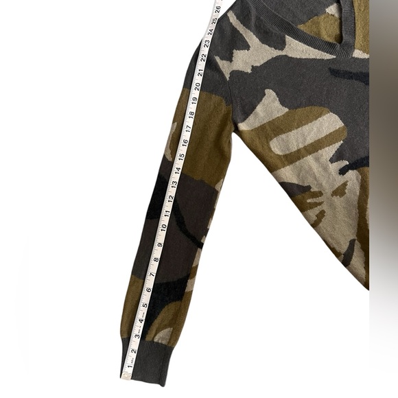 {Burberry 100% Cashmere Camouflage V-Neck Sweater Small Luxury Green Black} - Picture 16 of 16